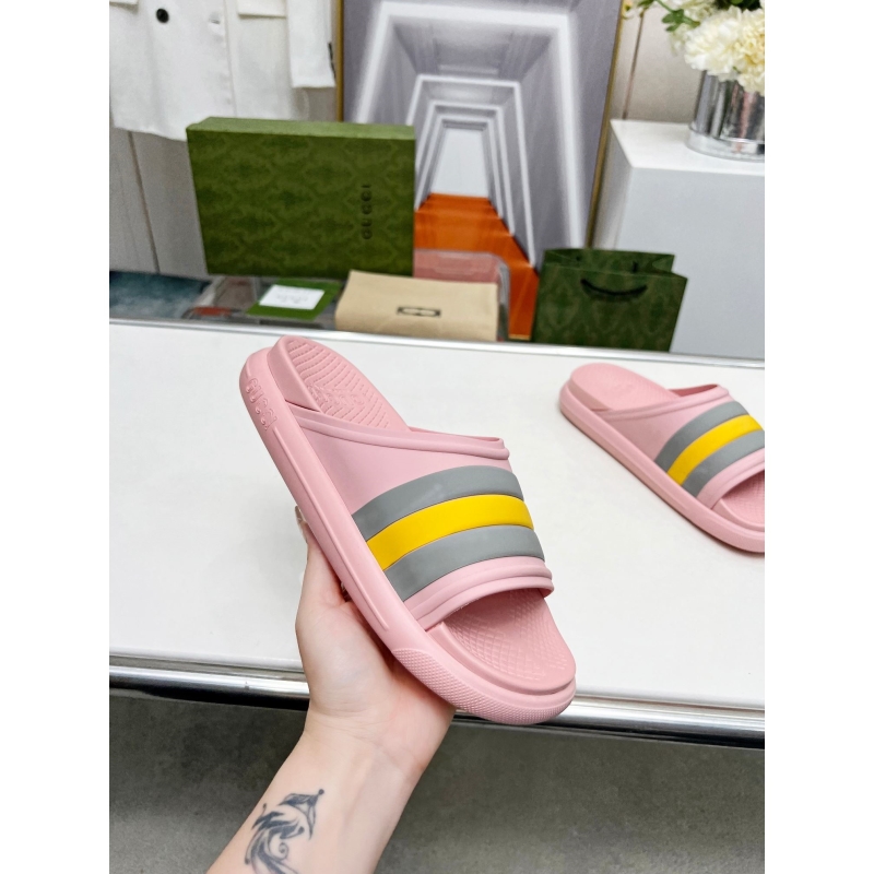 G*u*i slippers
